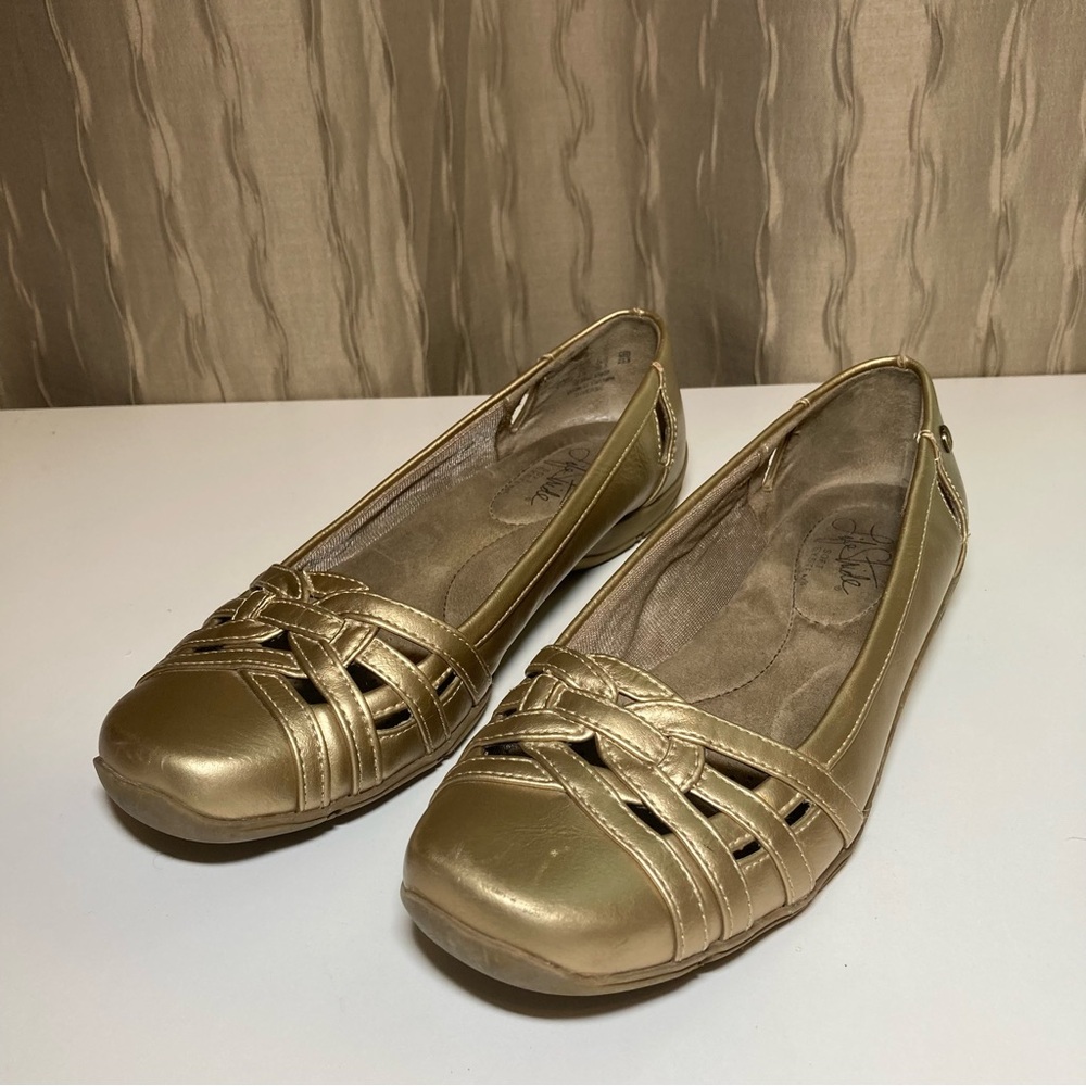 Life Stride Women's 6.5 Slip On Ballet Flats Gold Faux Leather Diverse Cut Out - Picture 2 of 14